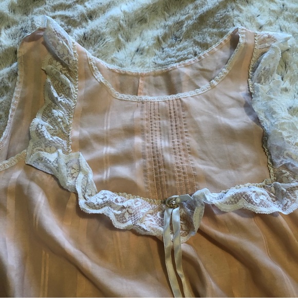 Vintage peach and lace full length nightgown - Picture 2 of 7